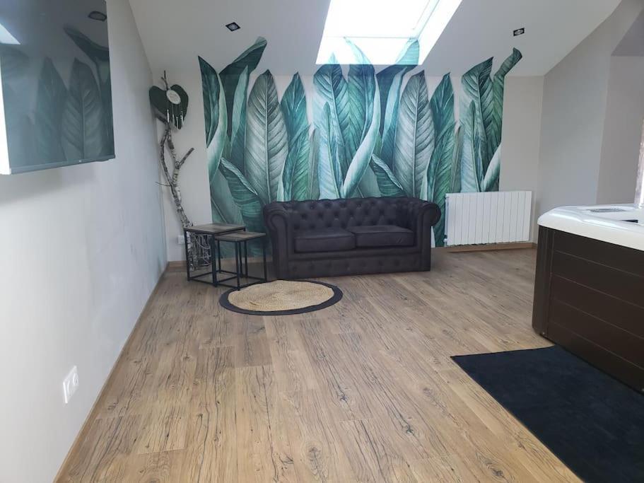 Bulles Etoilees Appartement Avec Jacuzzi Prive Montrevel-en-Bresse Esterno foto
