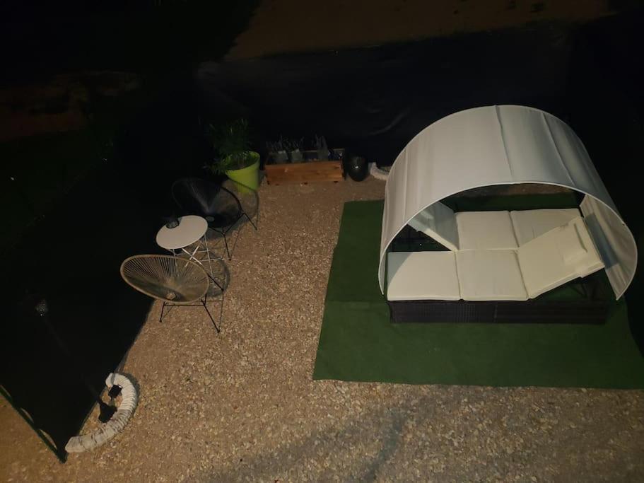 Bulles Etoilees Appartement Avec Jacuzzi Prive Montrevel-en-Bresse Esterno foto