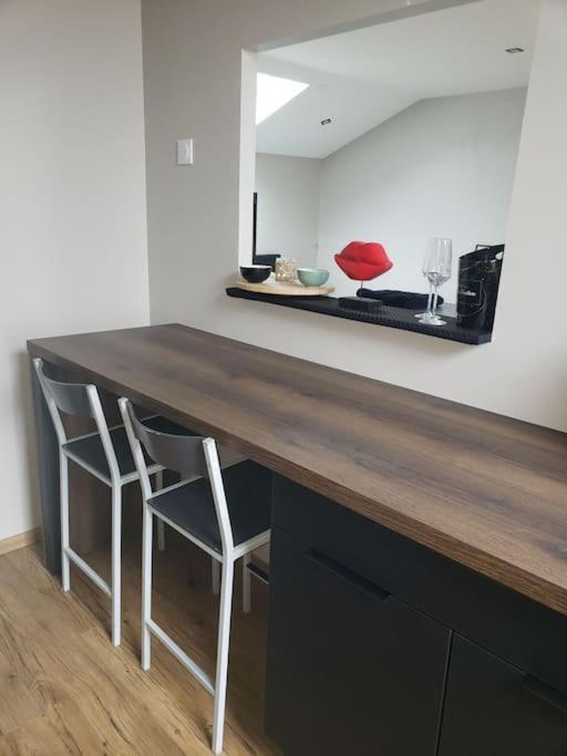 Bulles Etoilees Appartement Avec Jacuzzi Prive Montrevel-en-Bresse Esterno foto
