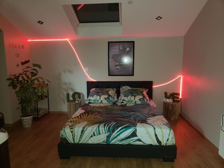 Bulles Etoilees Appartement Avec Jacuzzi Prive Montrevel-en-Bresse Esterno foto