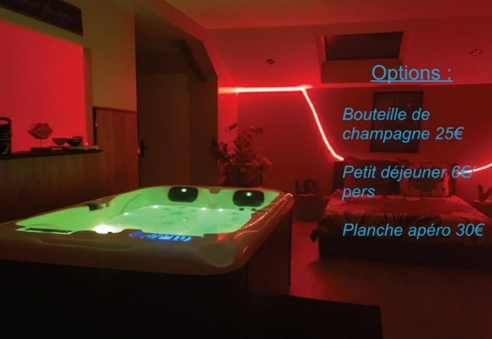 Bulles Etoilees Appartement Avec Jacuzzi Prive Montrevel-en-Bresse Esterno foto