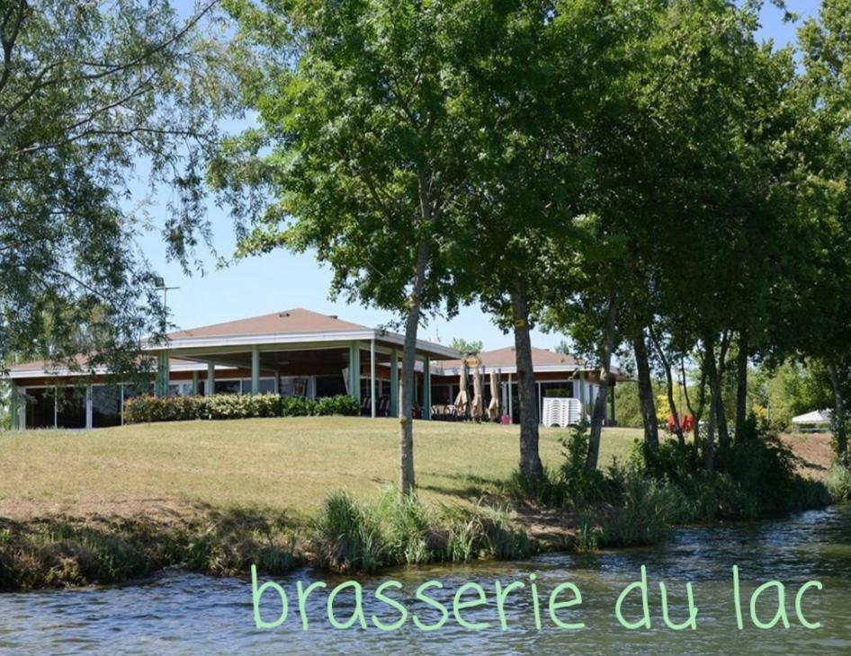 Bulles Etoilees Appartement Avec Jacuzzi Prive Montrevel-en-Bresse Esterno foto